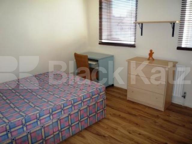 			4 Bedroom, 1 bath, 1 reception House			 Minster Walk, CROUCH END